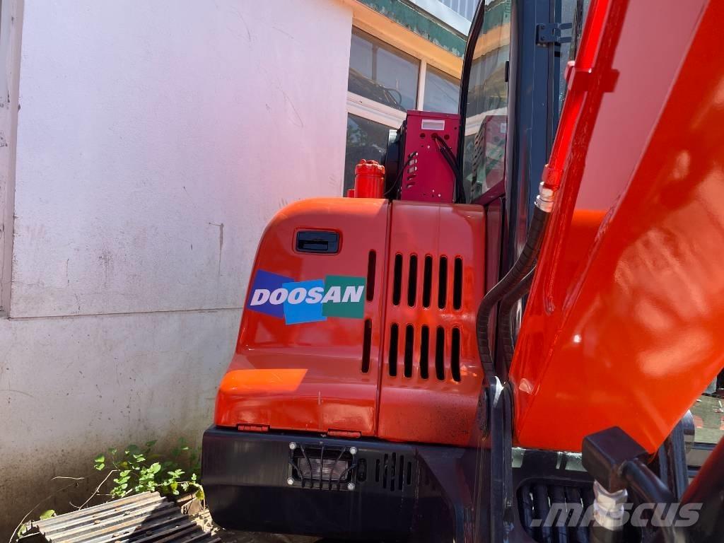 Doosan DX 60 대형 굴삭기 29톤 이상