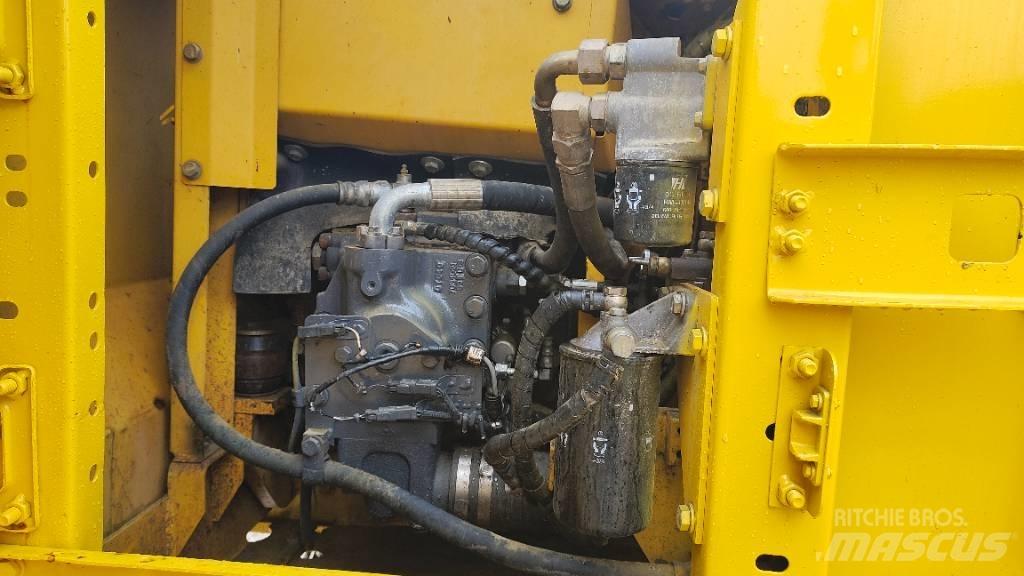 Komatsu PC130-7 대형 굴삭기 29톤 이상