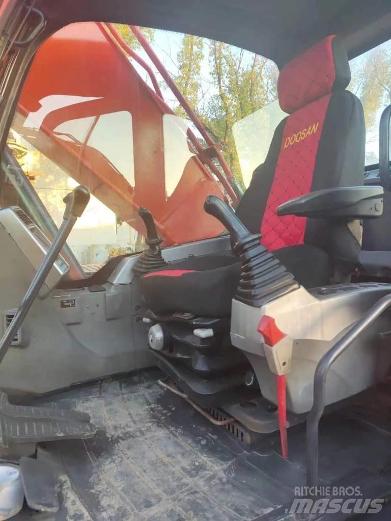Doosan DX 225 대형 굴삭기 29톤 이상