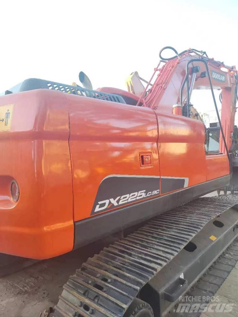 Doosan DX 225 대형 굴삭기 29톤 이상