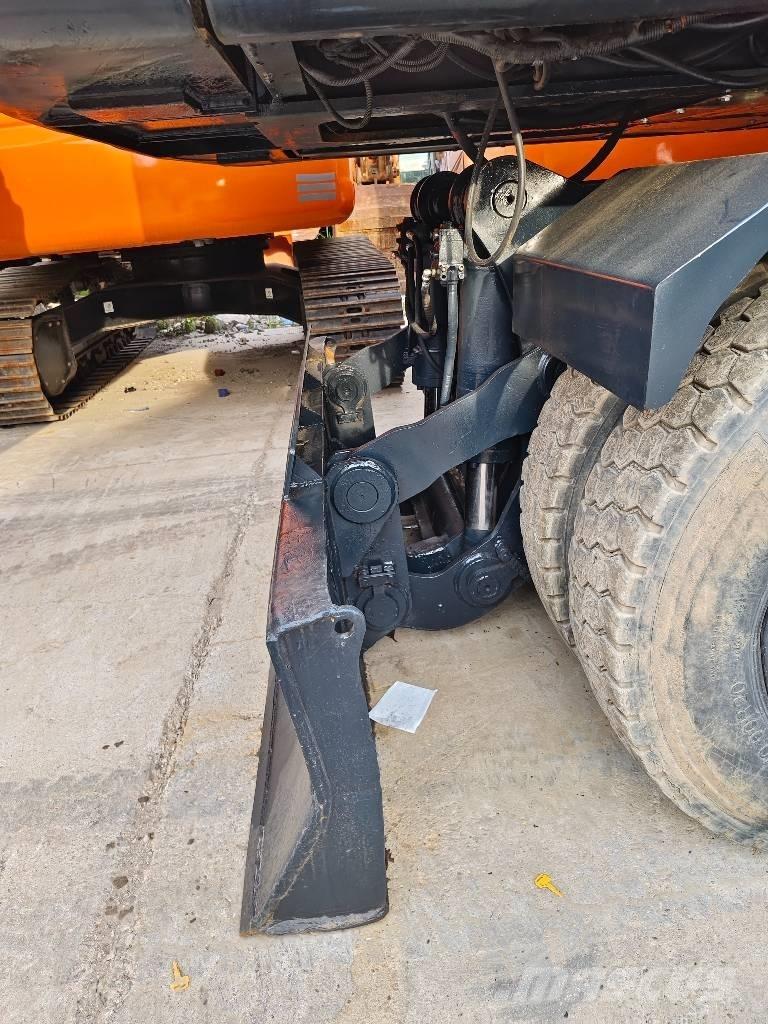 Hyundai R210W-9  휠 굴삭기