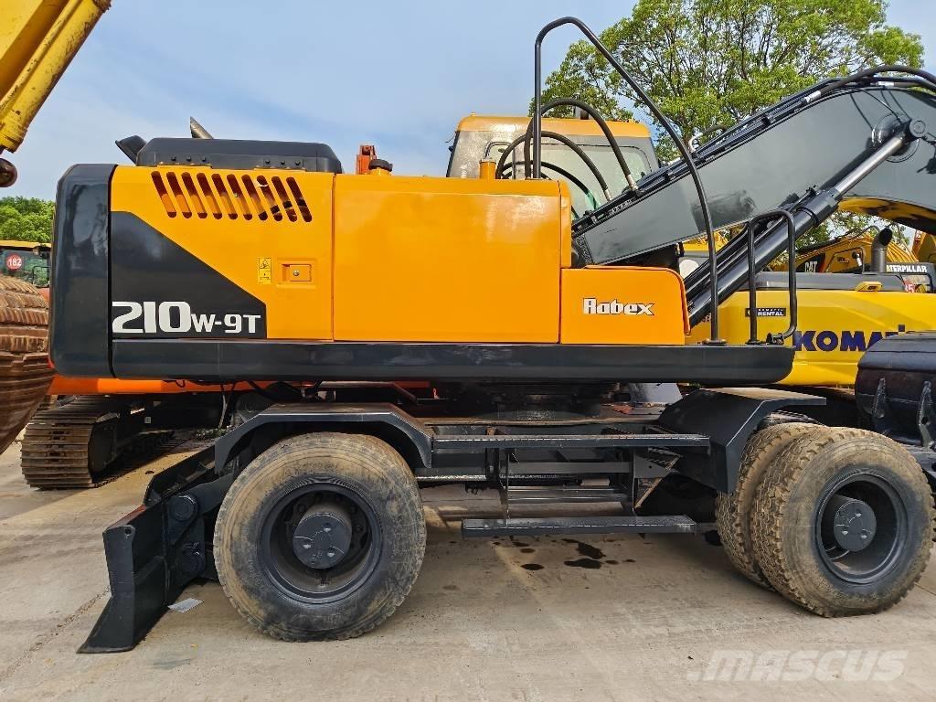 Hyundai R210W-9  휠 굴삭기