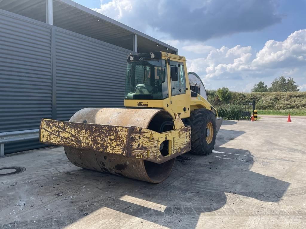 Bomag BW 216 DH-4 싱글 드럼 롤러