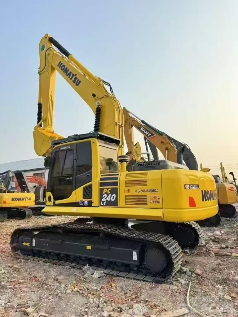 Komatsu PC 240 대형 굴삭기 29톤 이상