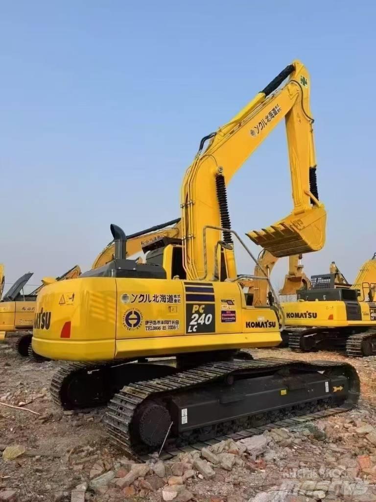 Komatsu PC 240 대형 굴삭기 29톤 이상