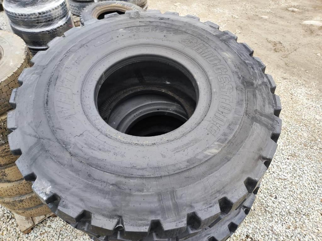  23.5 R25 tires 타이어, 휠 및 림