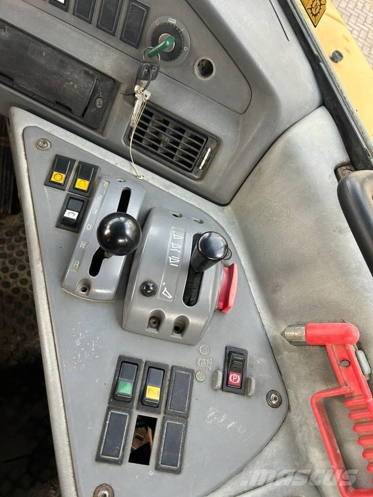 Volvo A 25 D 연결식 홀러