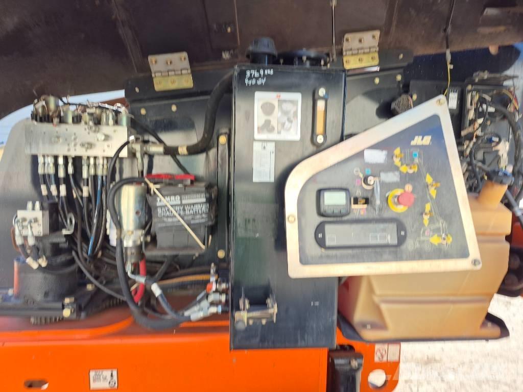 JLG 400 S 견인식 전동이동 리프트