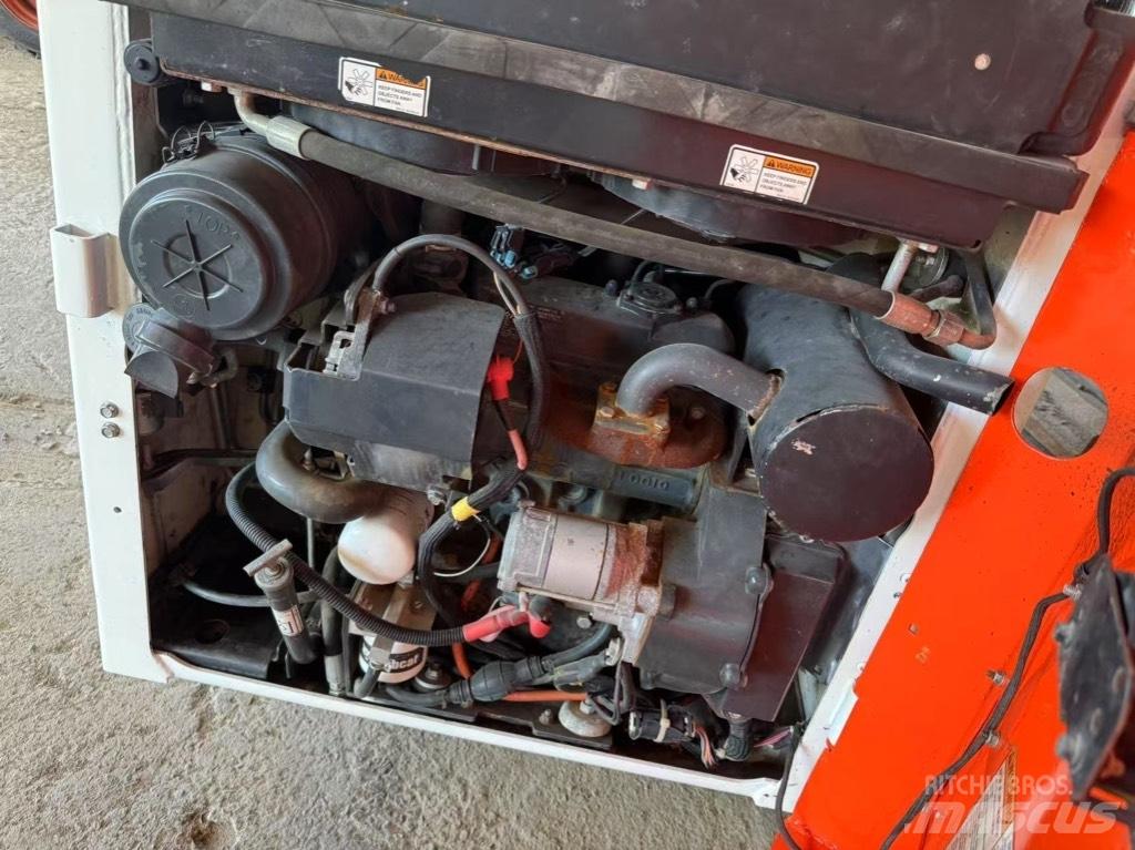 Bobcat S 70  스키드로더