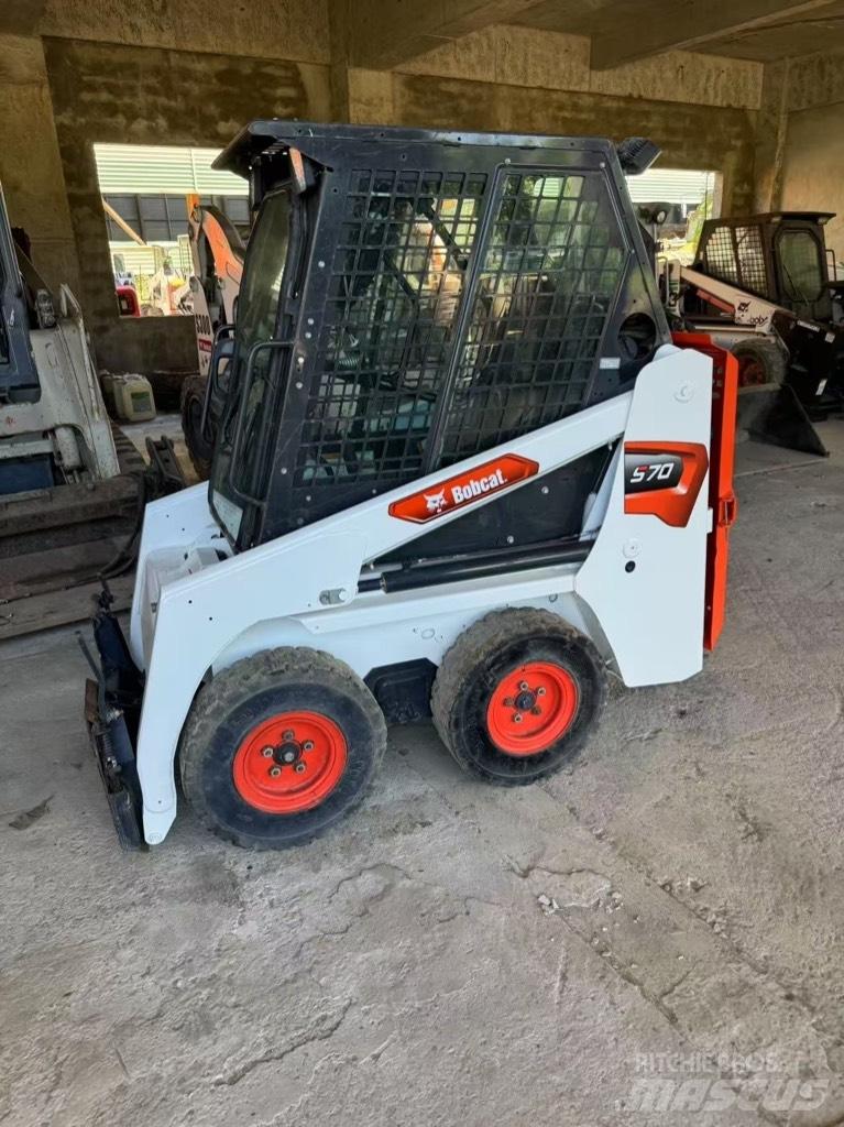 Bobcat S 70  스키드로더