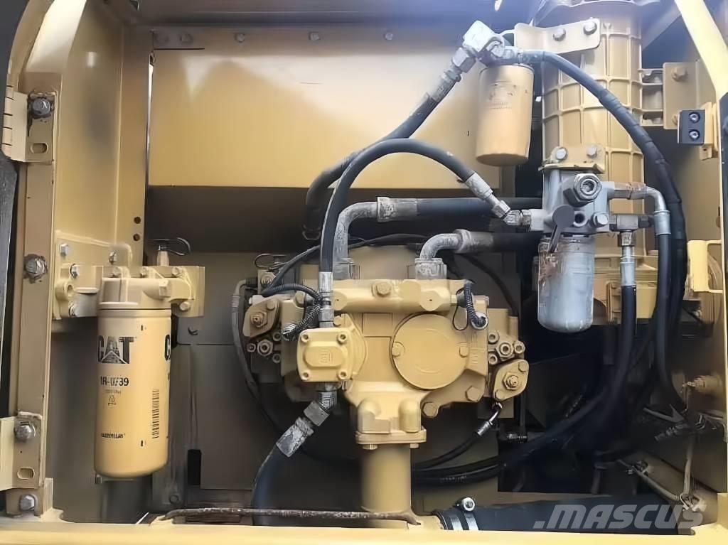 CAT 323 D L 대형 굴삭기 29톤 이상