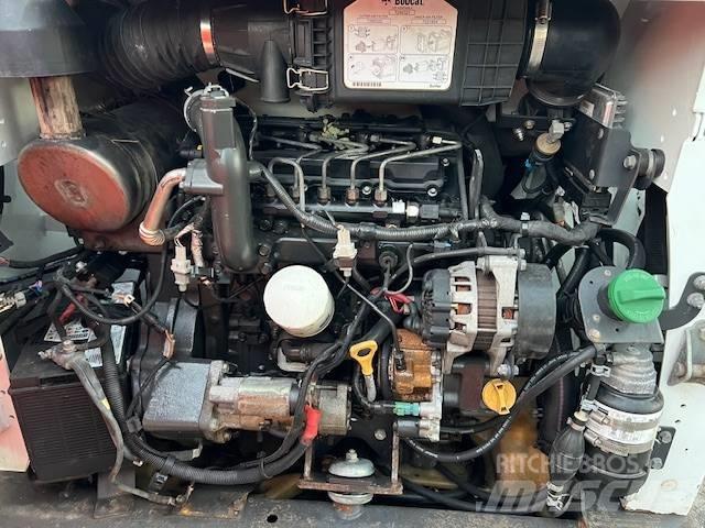 Bobcat T 550  스키드로더