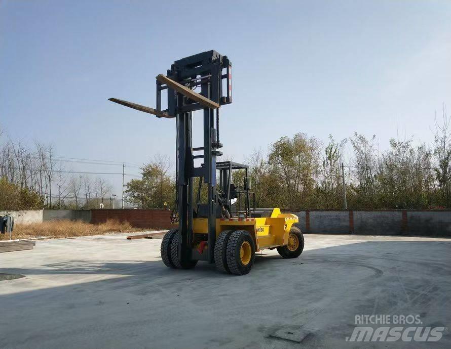 Komatsu FD 200 디젤 지게차