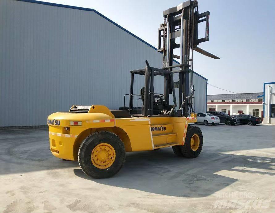 Komatsu FD 200 디젤 지게차