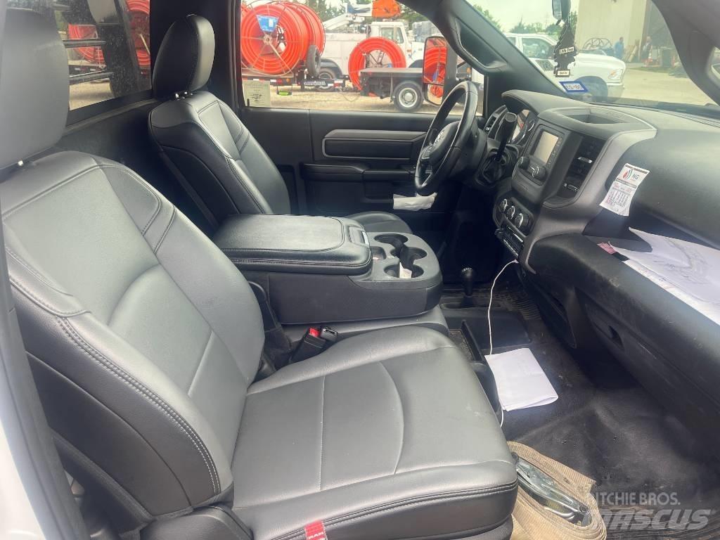 RAM 5500 플랫베드/드롭사이드 트럭