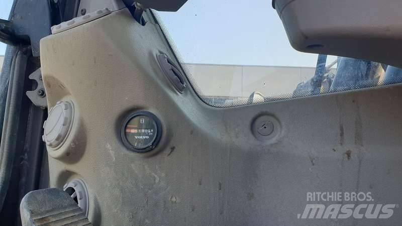 Volvo EW 210 C  휠 굴삭기