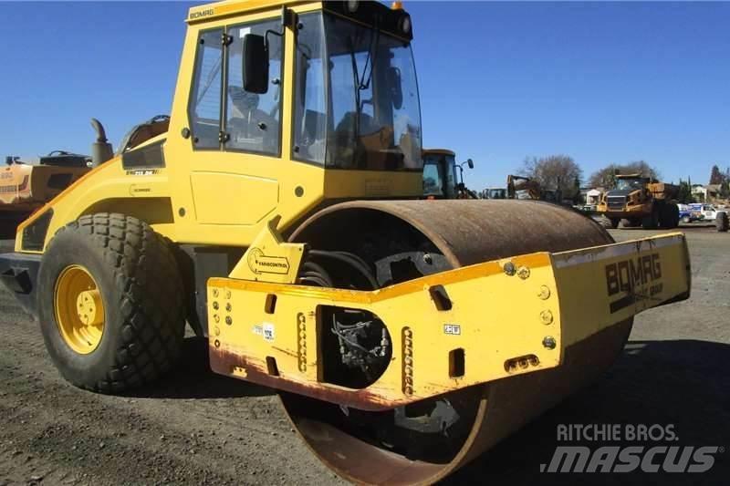 Bomag B213DH-4 콤비 롤러