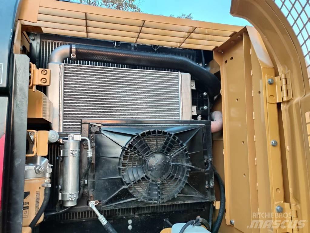 CAT 320 D 대형 굴삭기 29톤 이상