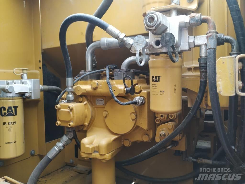 CAT 320 D 대형 굴삭기 29톤 이상