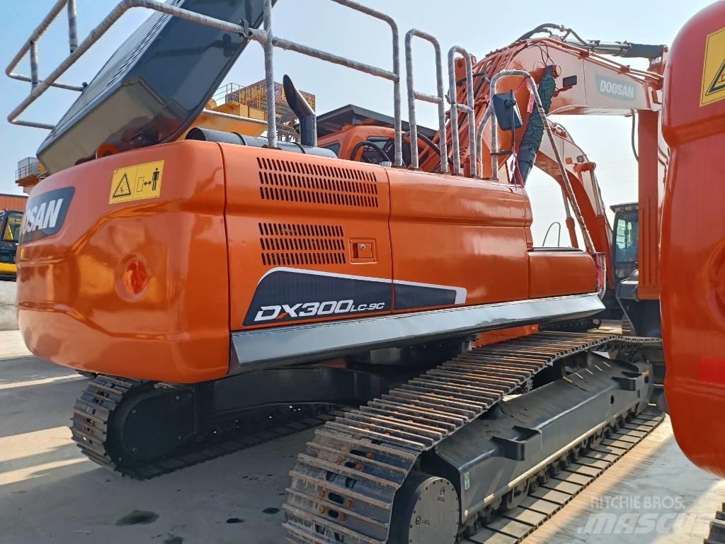 Doosan DX300-9 대형 굴삭기 29톤 이상