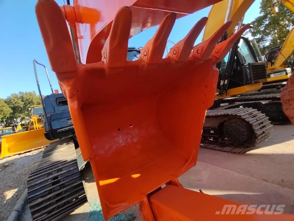 Hitachi ZX 200 대형 굴삭기 29톤 이상