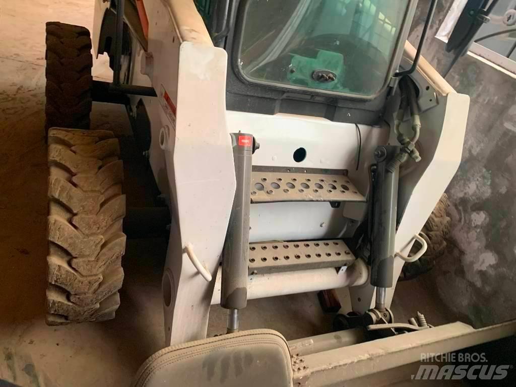 Bobcat S 300  스키드로더
