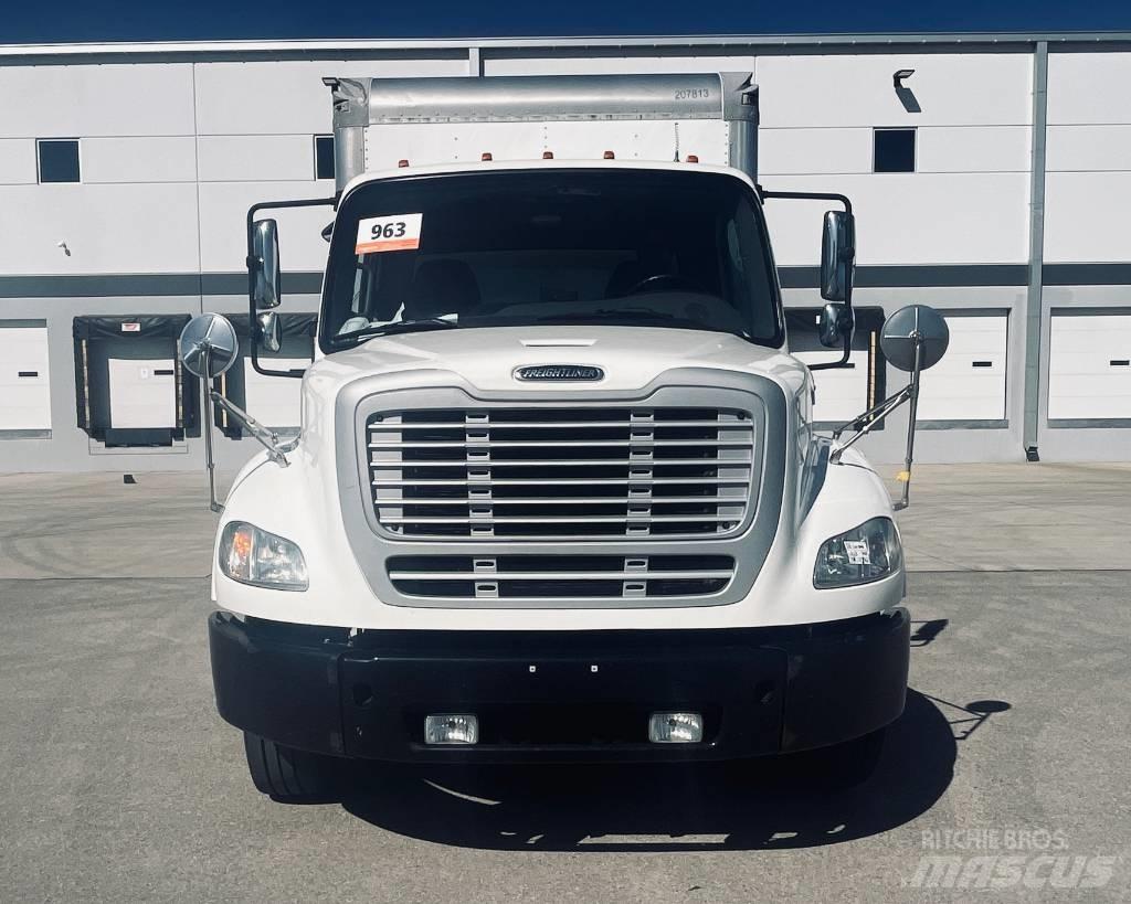 Freightliner M 106 탑차 트럭