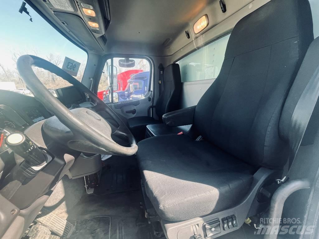 Freightliner M 106 탑차 트럭