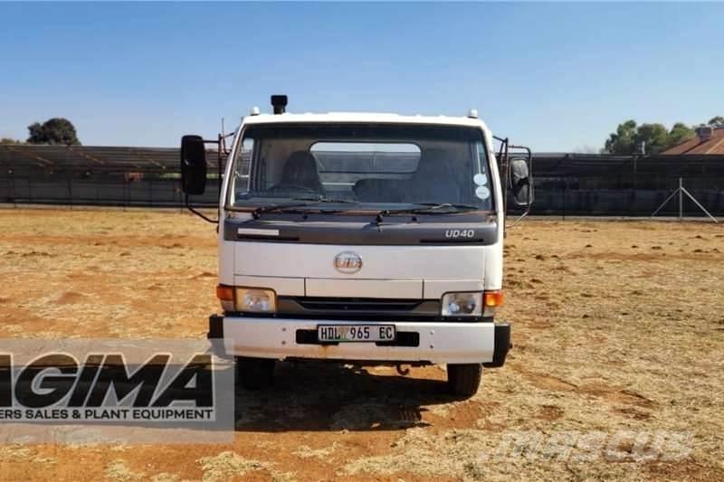 Nissan UD40 기타 트럭