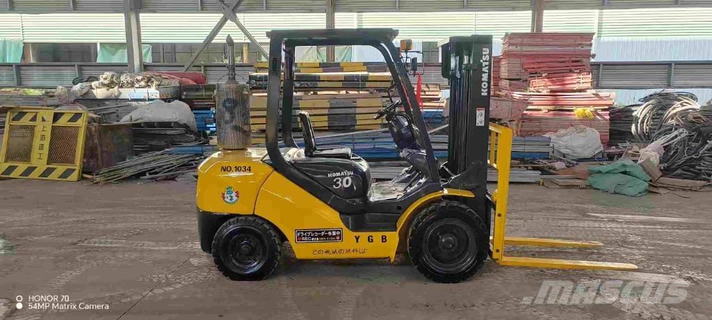 Komatsu FD 30 T-17 디젤 지게차