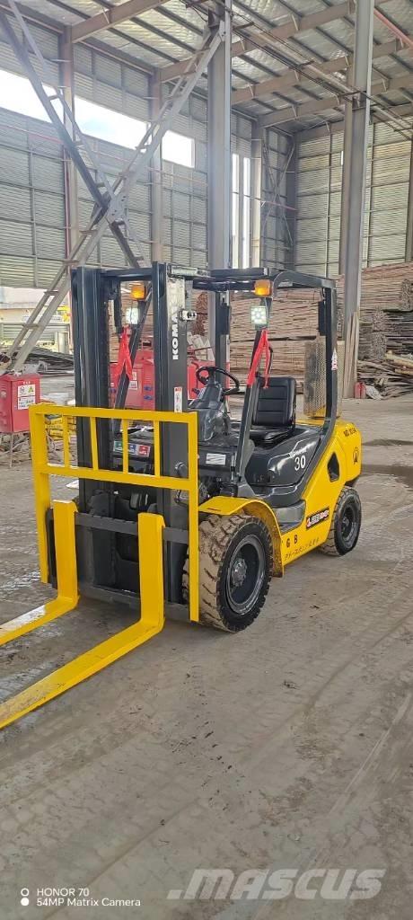 Komatsu FD 30 T-17 디젤 지게차