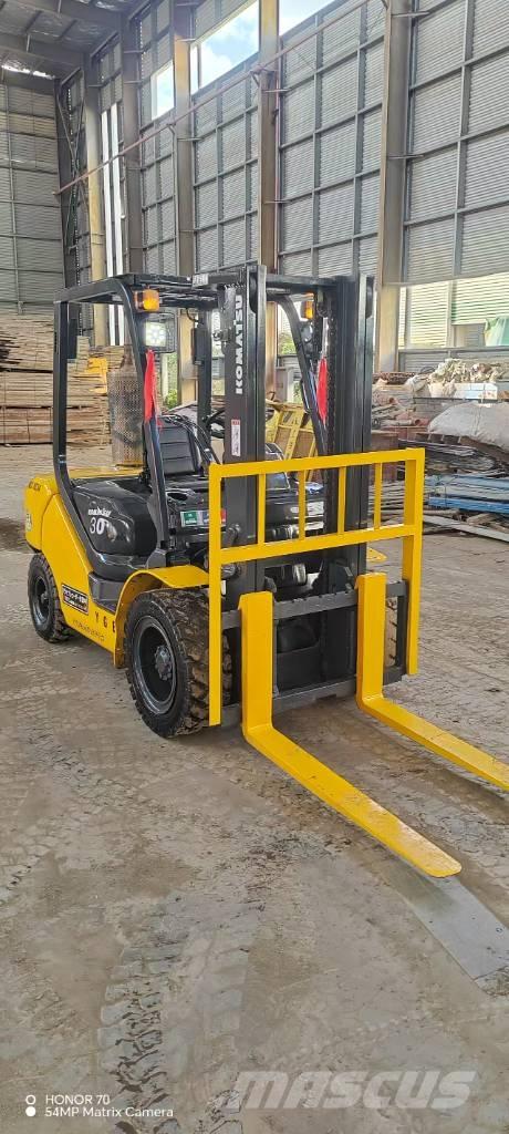 Komatsu FD 30 T-17 디젤 지게차