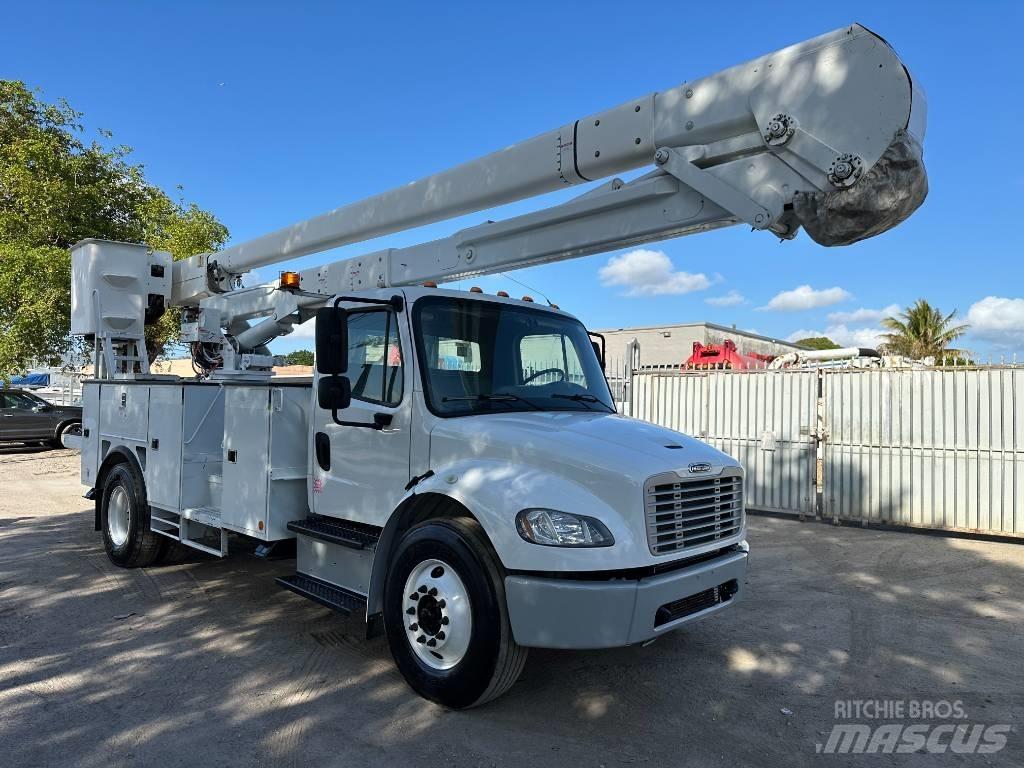 Freightliner M2 트럭 탑재 고소작업대