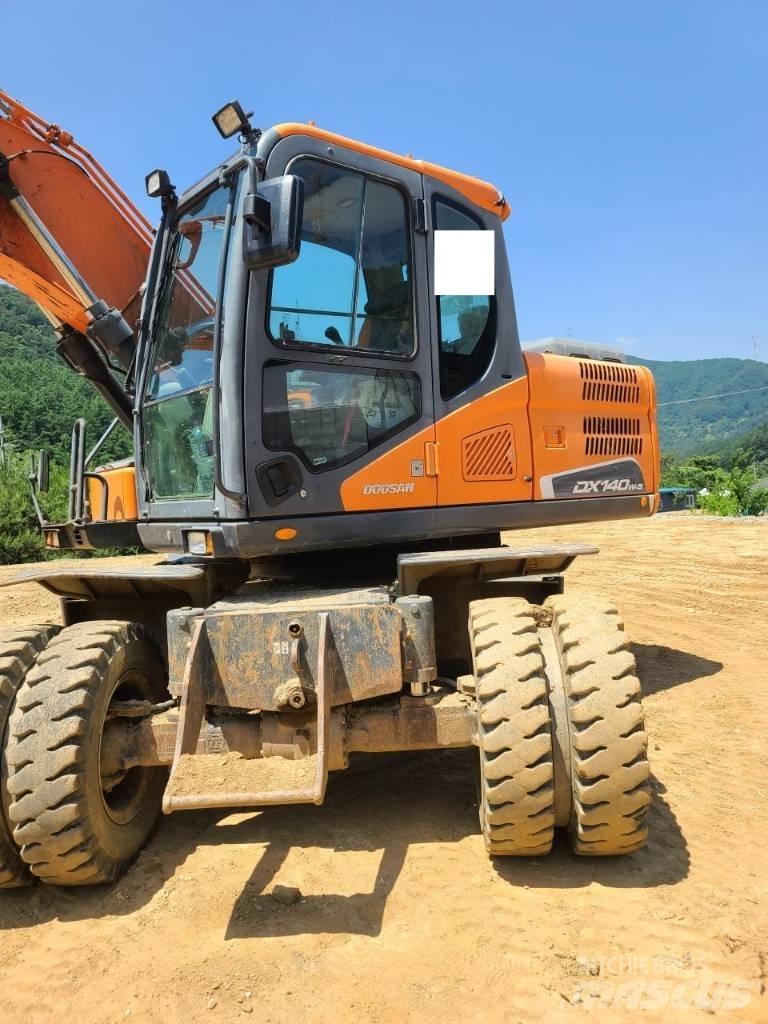 Doosan DX 140 W  휠 굴삭기