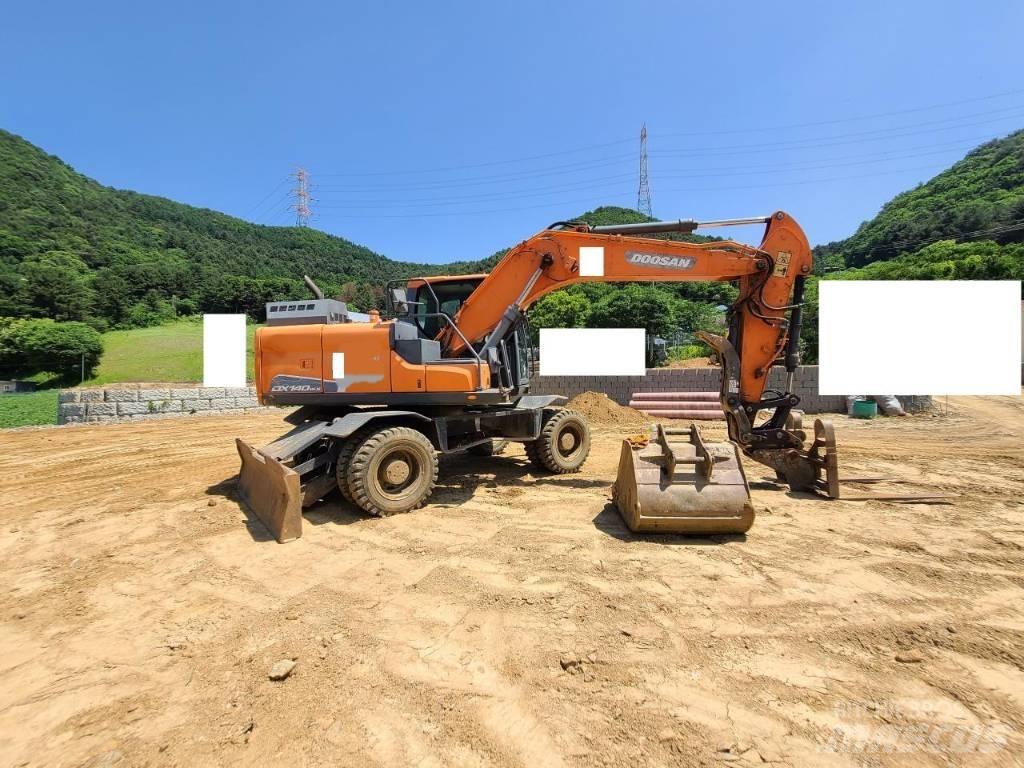 Doosan DX 140 W  휠 굴삭기