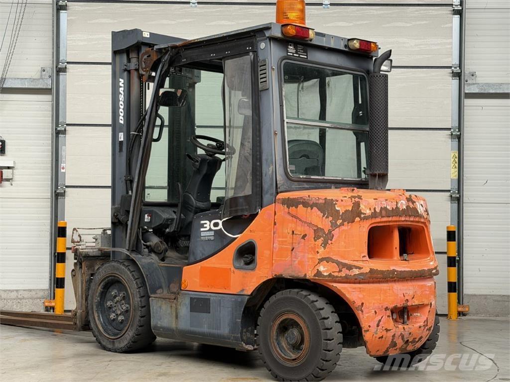 Doosan D30S-5 디젤 지게차