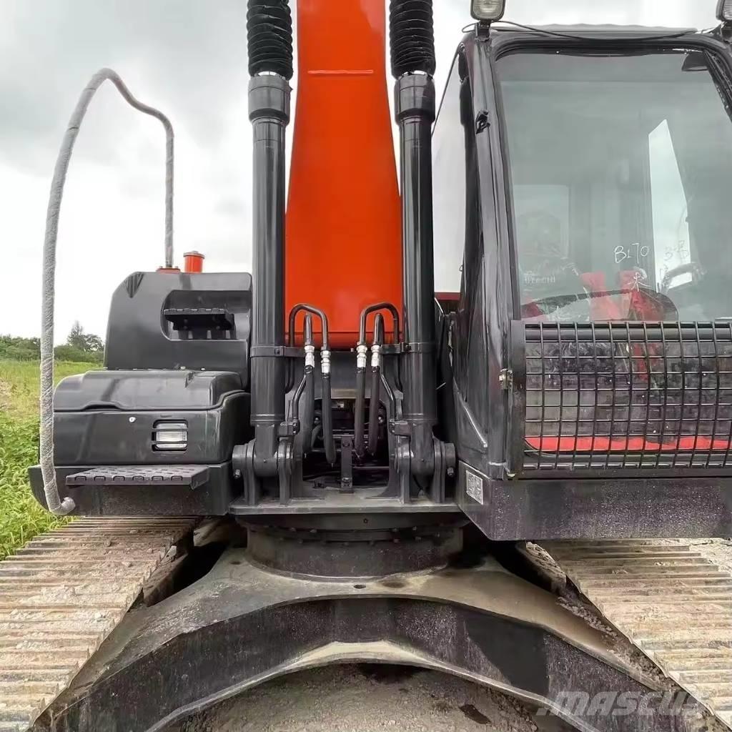 Hitachi ZX 200 대형 굴삭기 29톤 이상