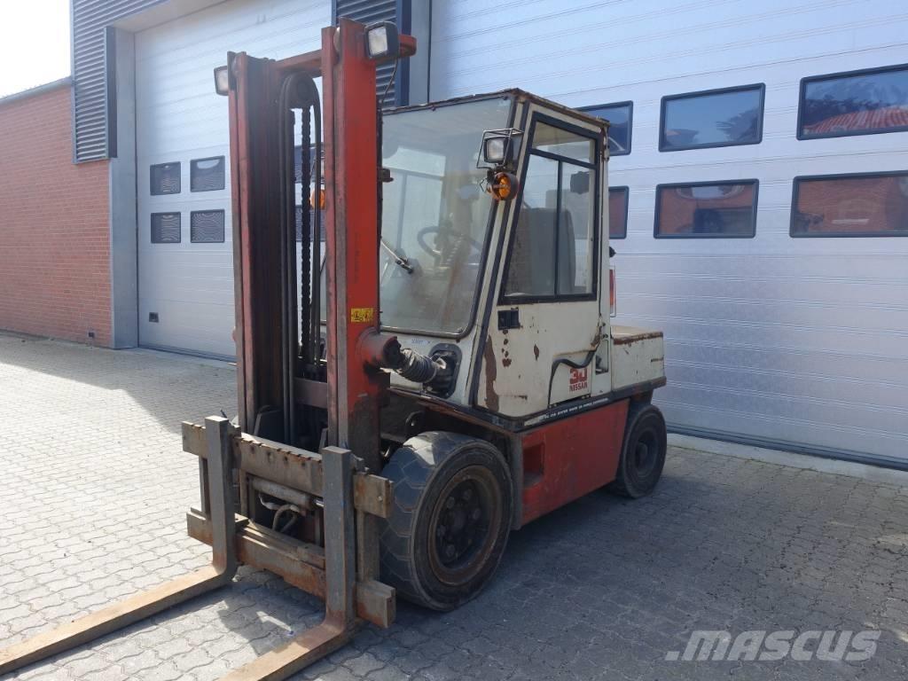 Nissan EGH02 A 30 U 디젤 지게차