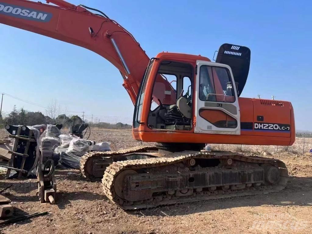 Doosan DH 220 대형 굴삭기 29톤 이상