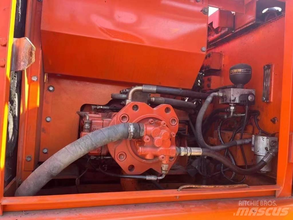 Doosan DH 220 대형 굴삭기 29톤 이상