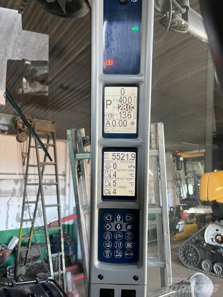 New Holland T 8.420 트랙터
