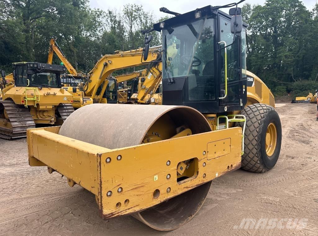 CAT CS 64 B 싱글 드럼 롤러