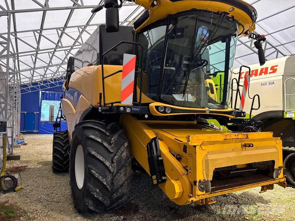 New Holland CX 8.90 콤바인 수확기