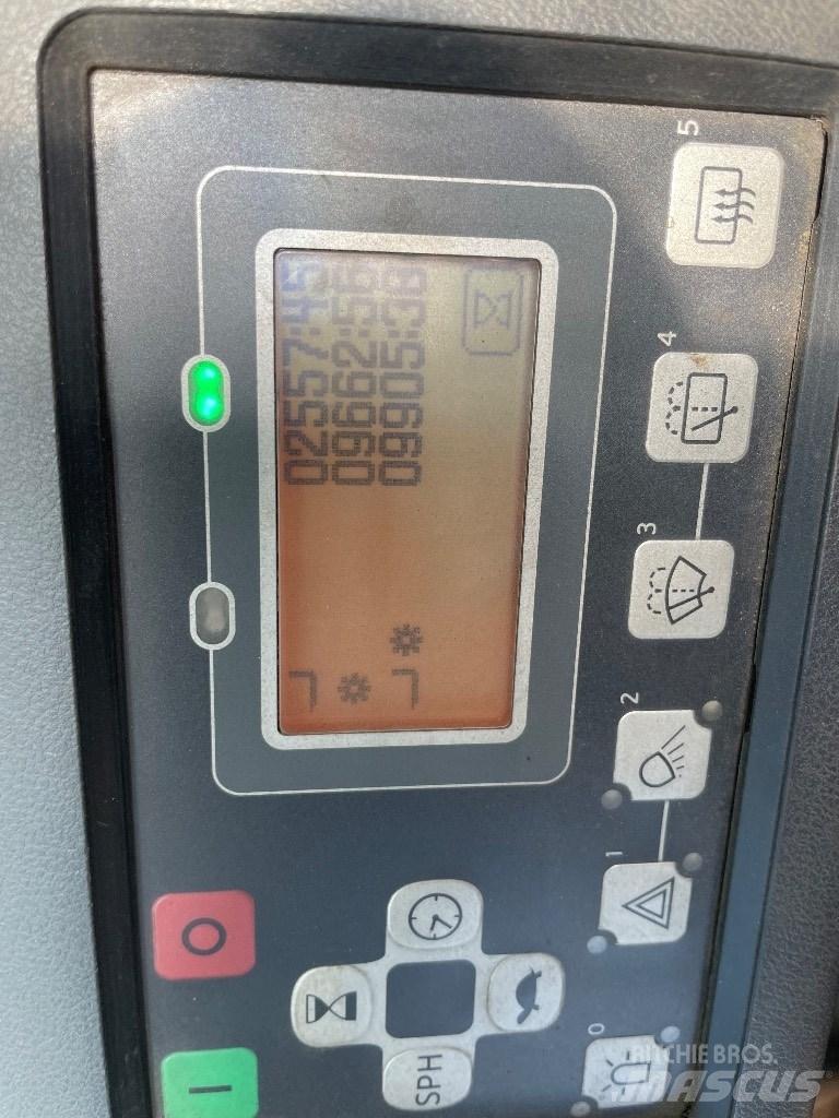 Toyota 8FBMT30 전동 지게차