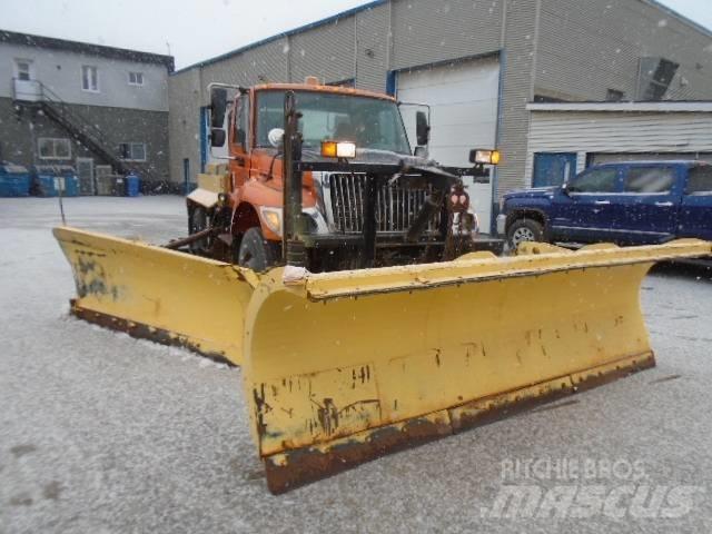 International 7400 제설 블레이드 및 제설기