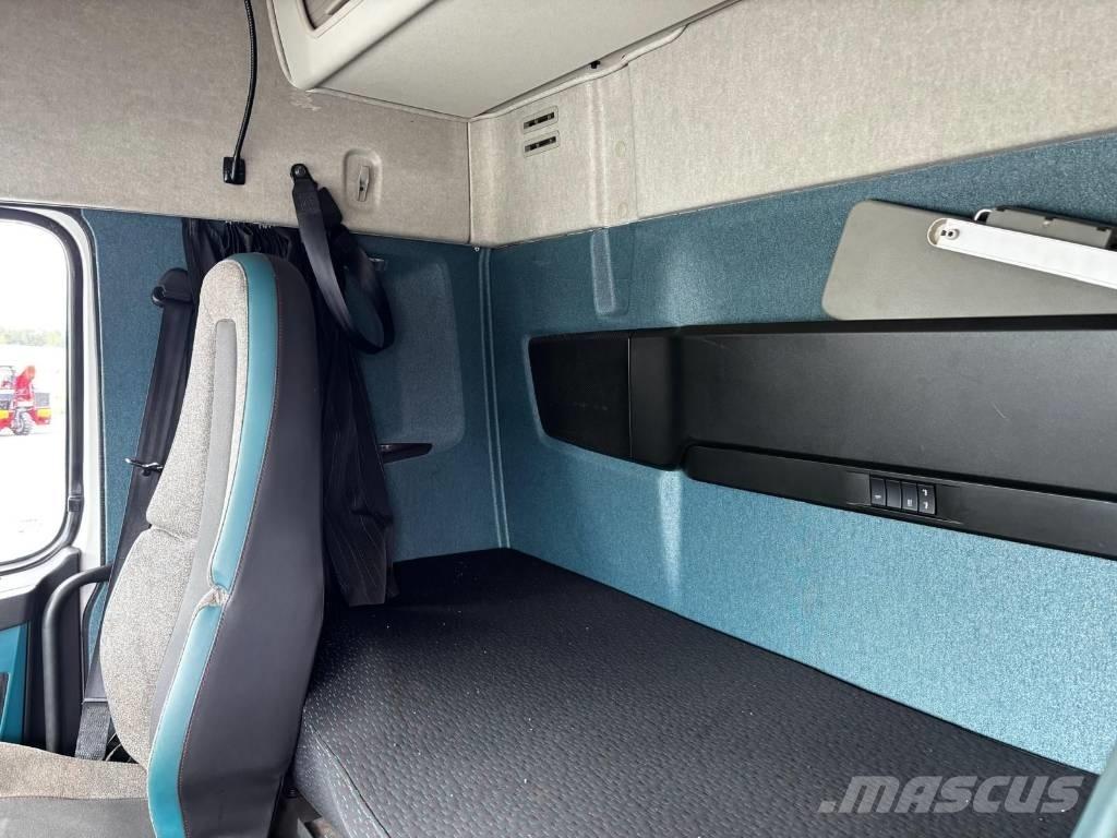 Volvo FM 330 탑차 트럭