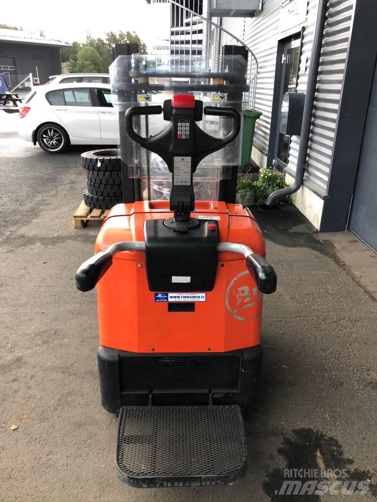 BT SPE 125 보행식 리치 지게차