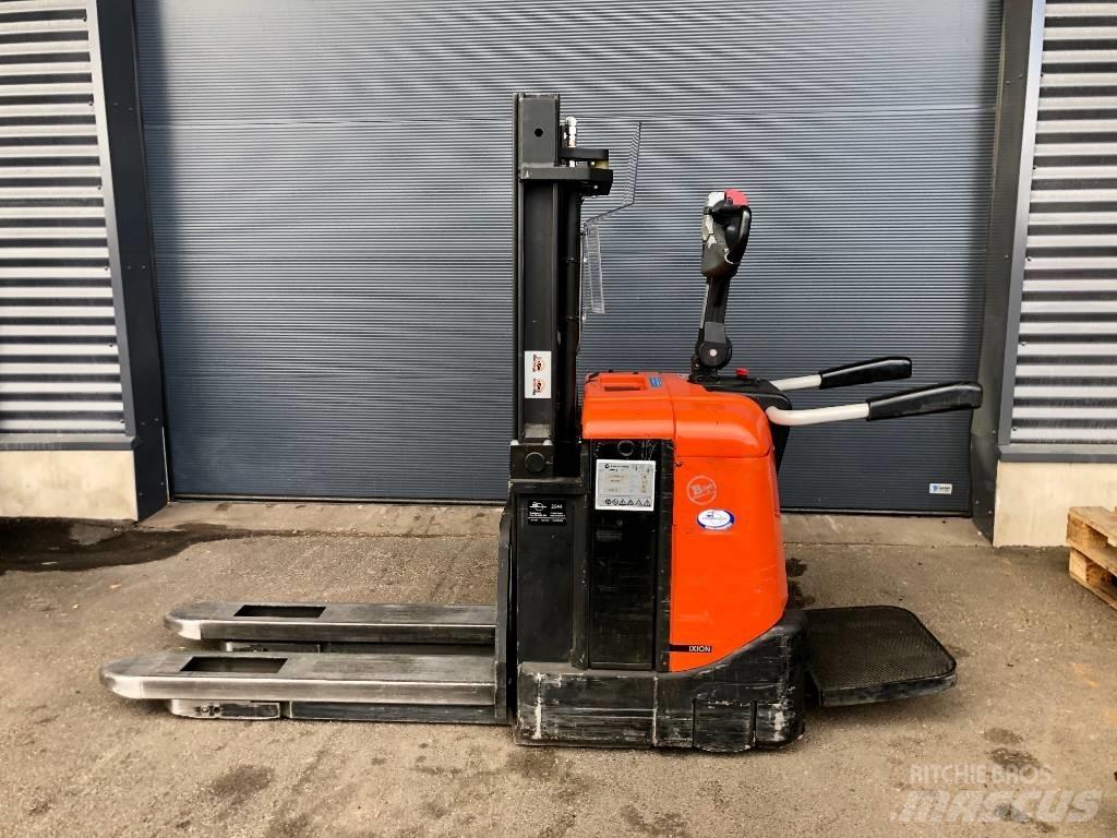 BT SPE 125 보행식 리치 지게차