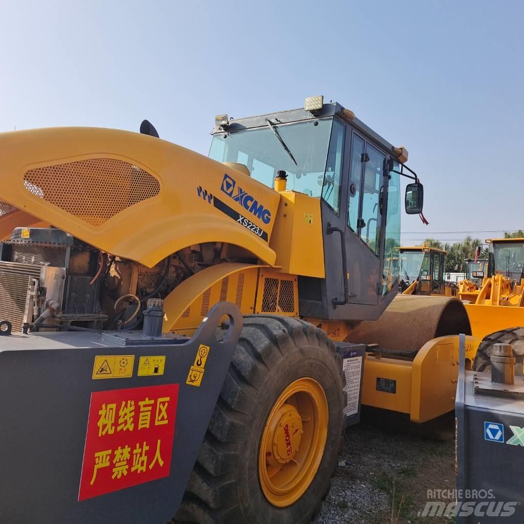 XCMG XS 223 J 싱글 드럼 롤러