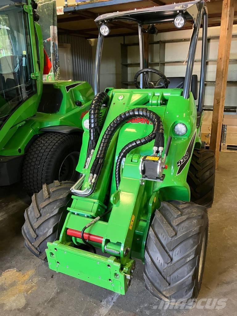 Avant Avant 528  스키드로더